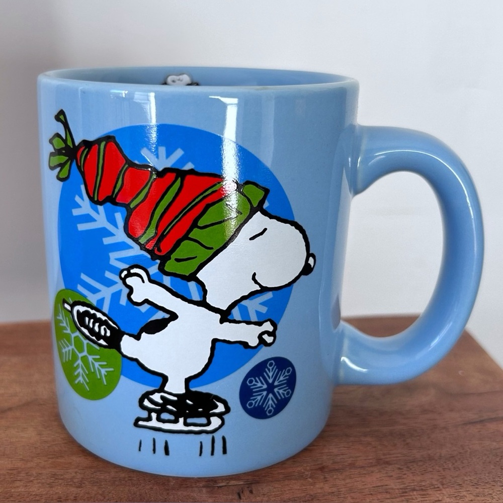 Peanuts Coffee Cup Holiday Christmas Snoopy Charlie Brown Jolly Ice Skating Sled